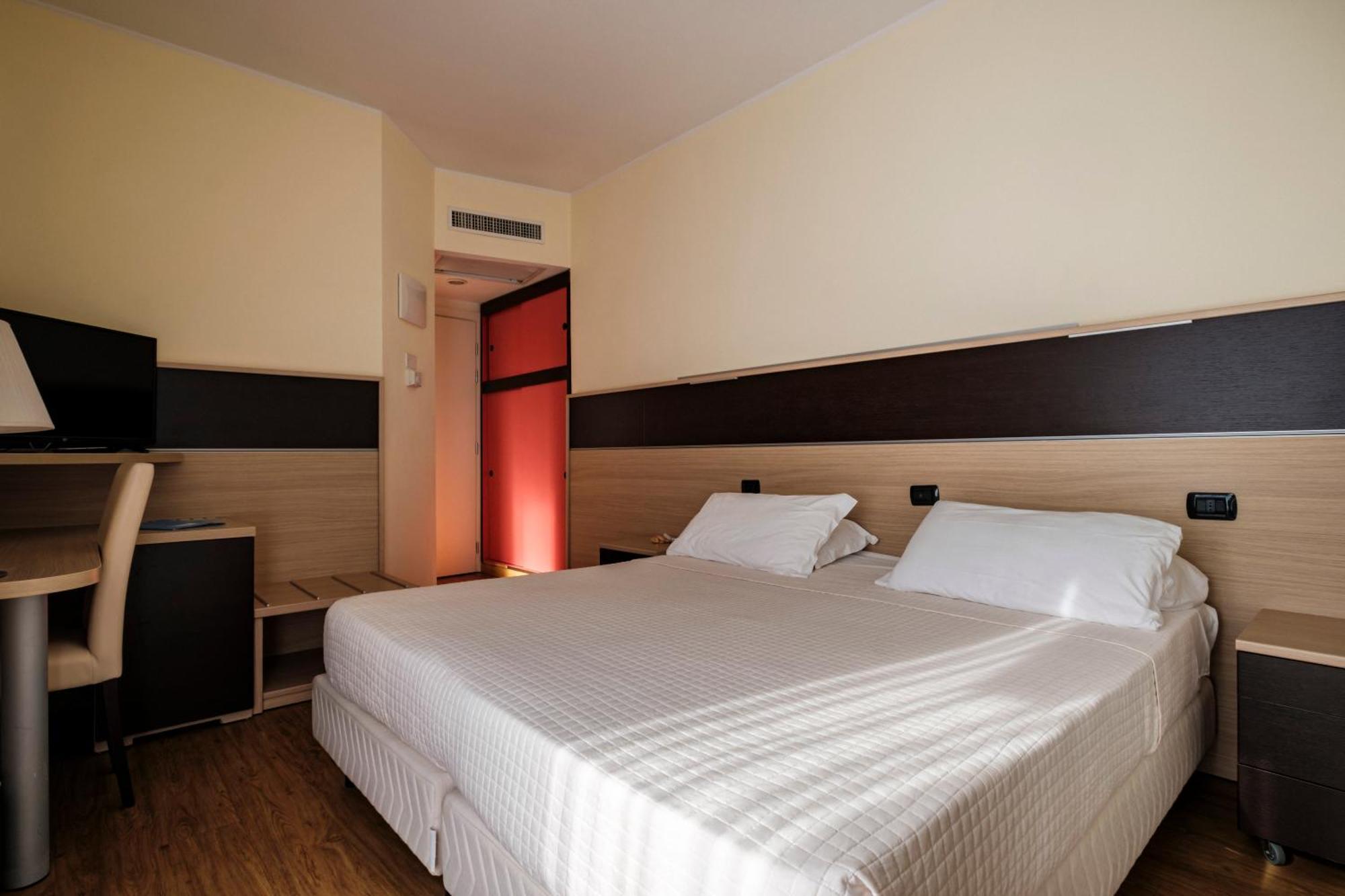 Augustus Hotel Риччоне Экстерьер фото